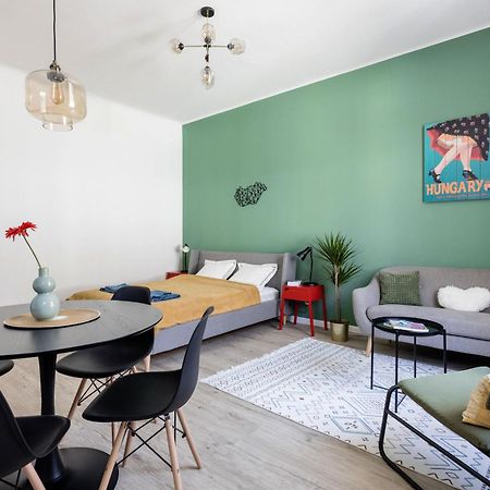 Stylish And Colourful Apartment In The City Centre ブダペスト エクステリア 写真