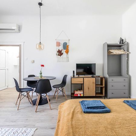 Stylish And Colourful Apartment In The City Centre ブダペスト エクステリア 写真