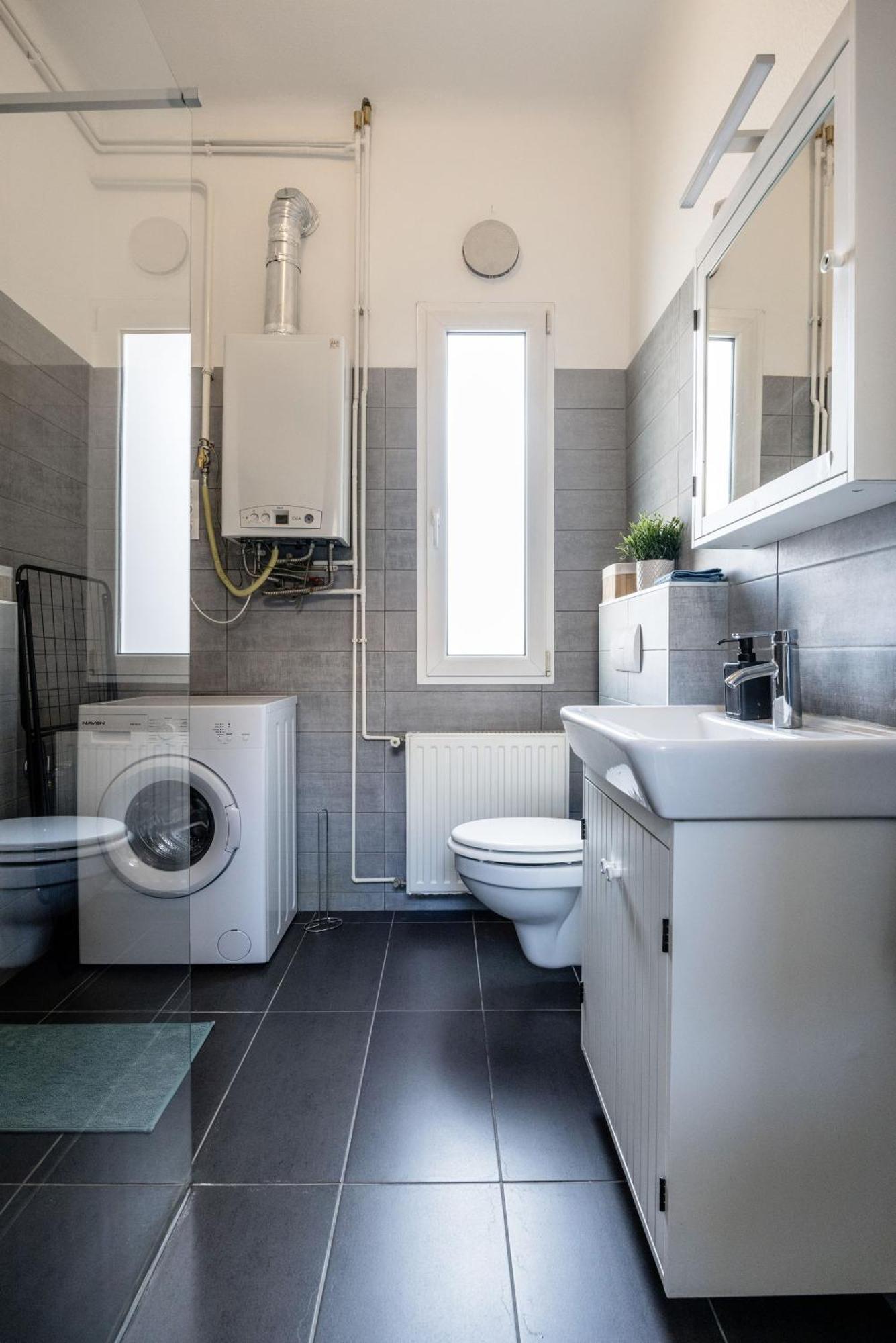 Stylish And Colourful Apartment In The City Centre ブダペスト エクステリア 写真