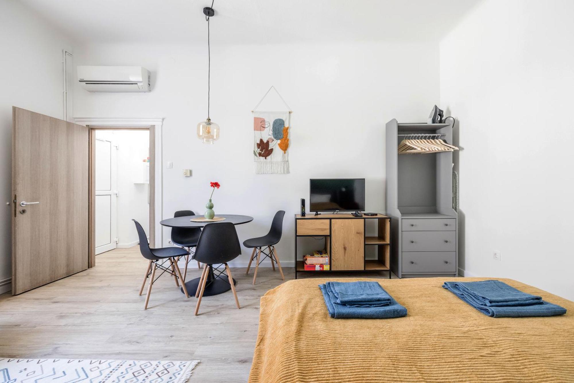 Stylish And Colourful Apartment In The City Centre ブダペスト エクステリア 写真