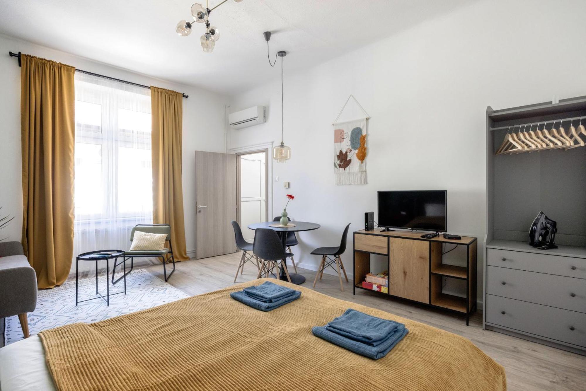 Stylish And Colourful Apartment In The City Centre ブダペスト エクステリア 写真
