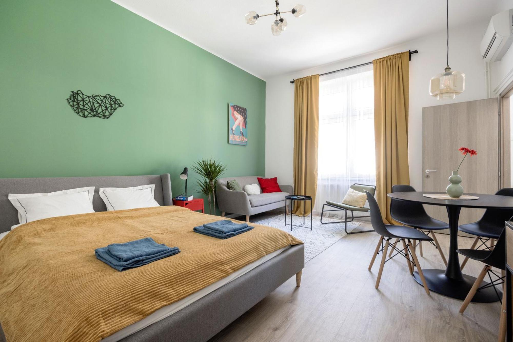 Stylish And Colourful Apartment In The City Centre ブダペスト エクステリア 写真