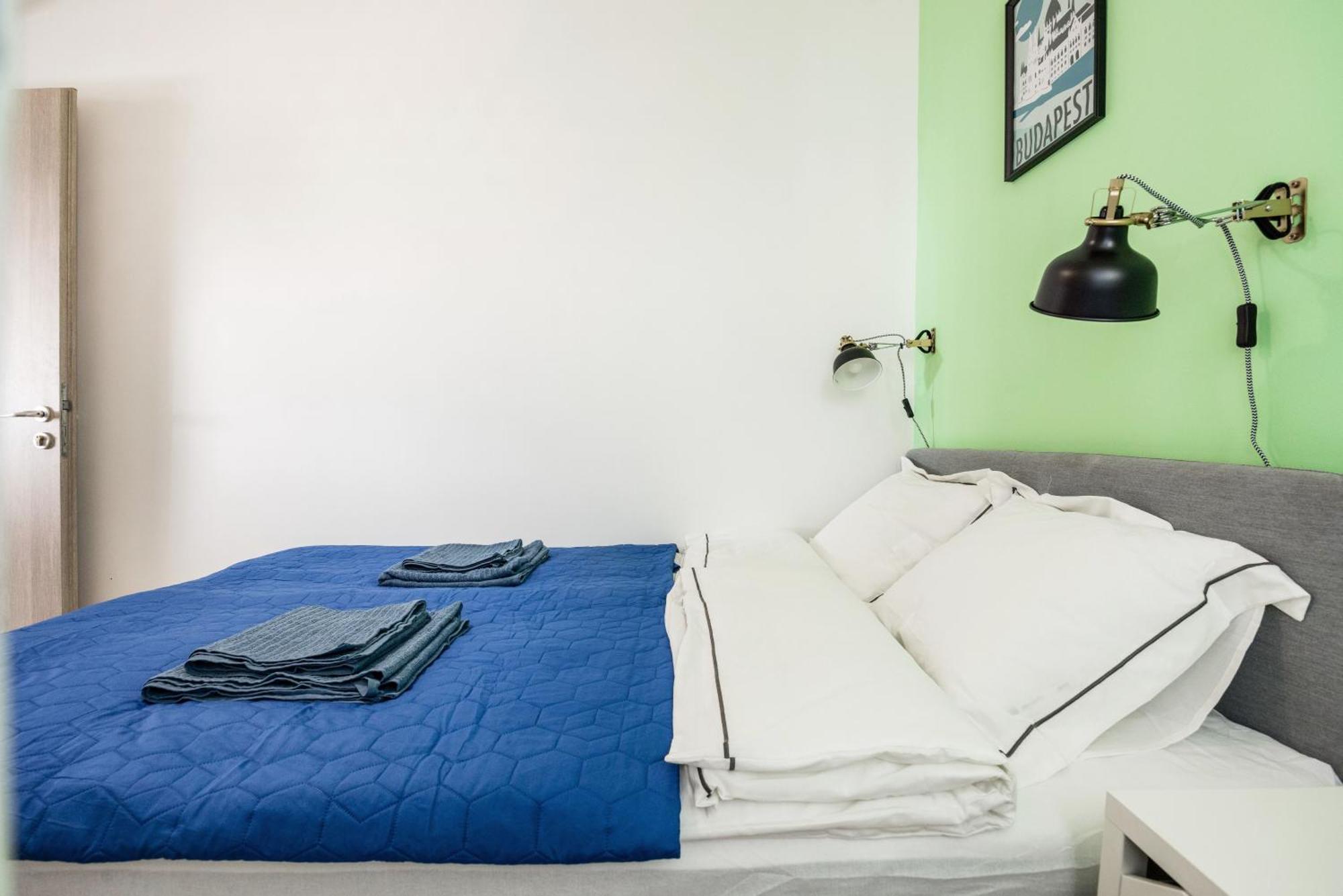Stylish And Colourful Apartment In The City Centre ブダペスト エクステリア 写真
