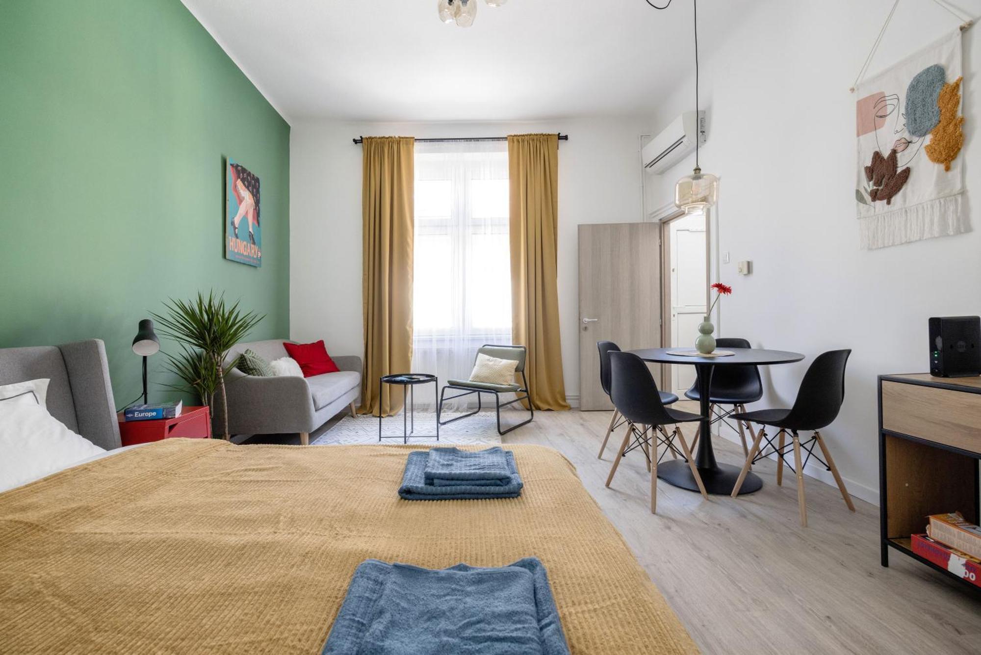 Stylish And Colourful Apartment In The City Centre ブダペスト エクステリア 写真